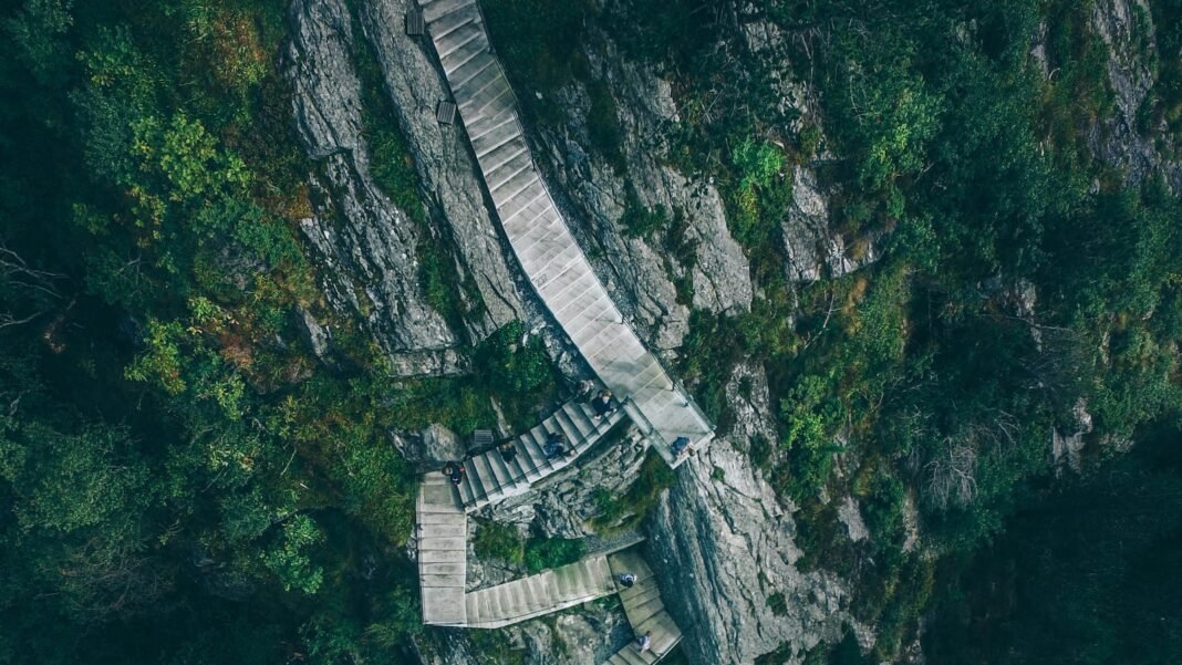 Mindfulness and Relationships: Enhancing Connection through Presence